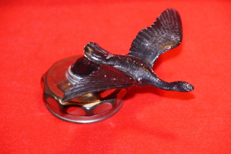 VINTAGE BLACK SWAN RADIATOR CAP