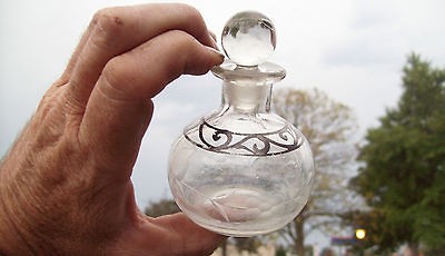 ANTIQUE ART NOUVEAU PERFUME BOTTLE& STOPPER ETCHED FLOWER DESIGN 