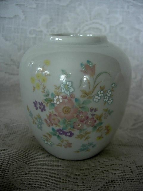 Vintage TAKAHASHI White Hand Painted Floral Vase   Japan