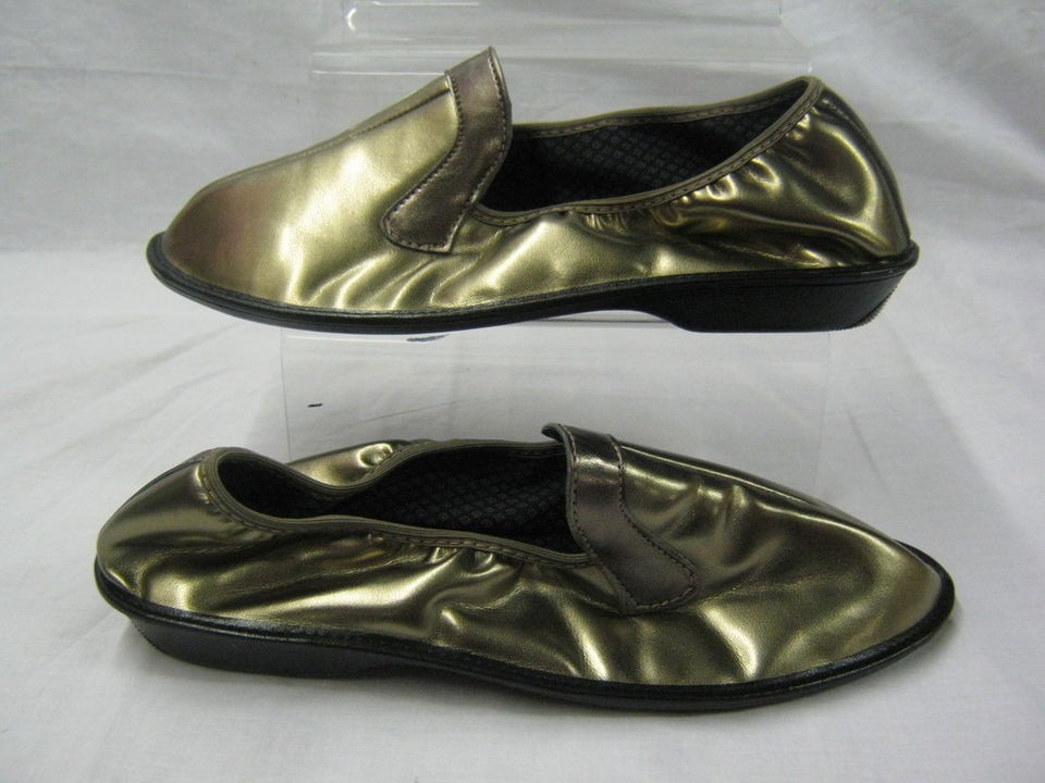 Ladies Clarks pop ons gold slip ons DINO size UK 9 C