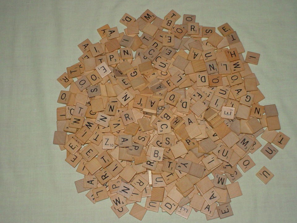 SCRABBLE LETTER TILES LOT X 496 TILES GREAT CONDITION wooden craft 