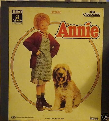 ANNIE   Albert Finney, Aileen Quinn (CED VIDEODISC)