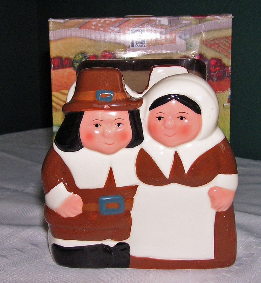 PUBLIX THANKSGIVING THE PILGRIM PAIR NAPKIN HOLDER