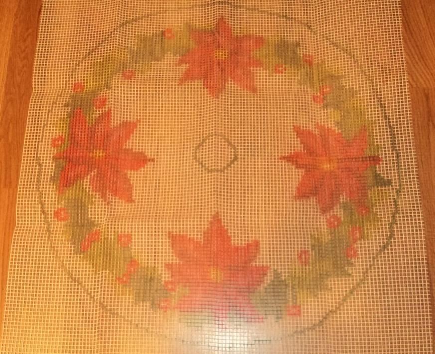 New Poinsettia Christmas Tree Skirt Latch Hook Pattern, Color Coded,34 