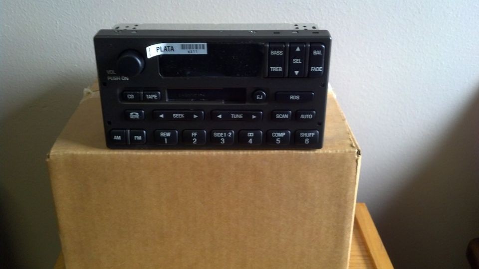 NEW   1LW1F 18C870 DB FORD FACTORY AM FM DISC CD PLAYER   FORD TRUCKS 