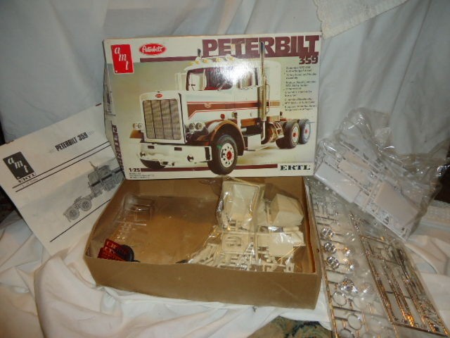 AMT ERTL PETERBILT 359 SEMI TRACTOR TRUCK 1/25 MODEL KIT