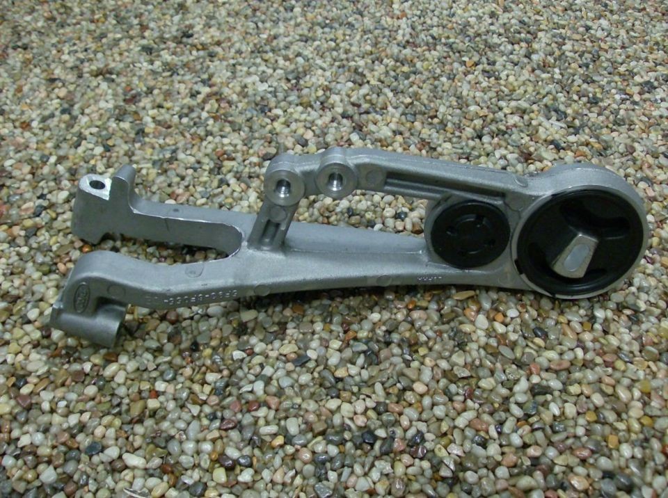 2005 2006 2007 Montego OEM Genuine Mercury Parts CVT Auto Engine Mount 