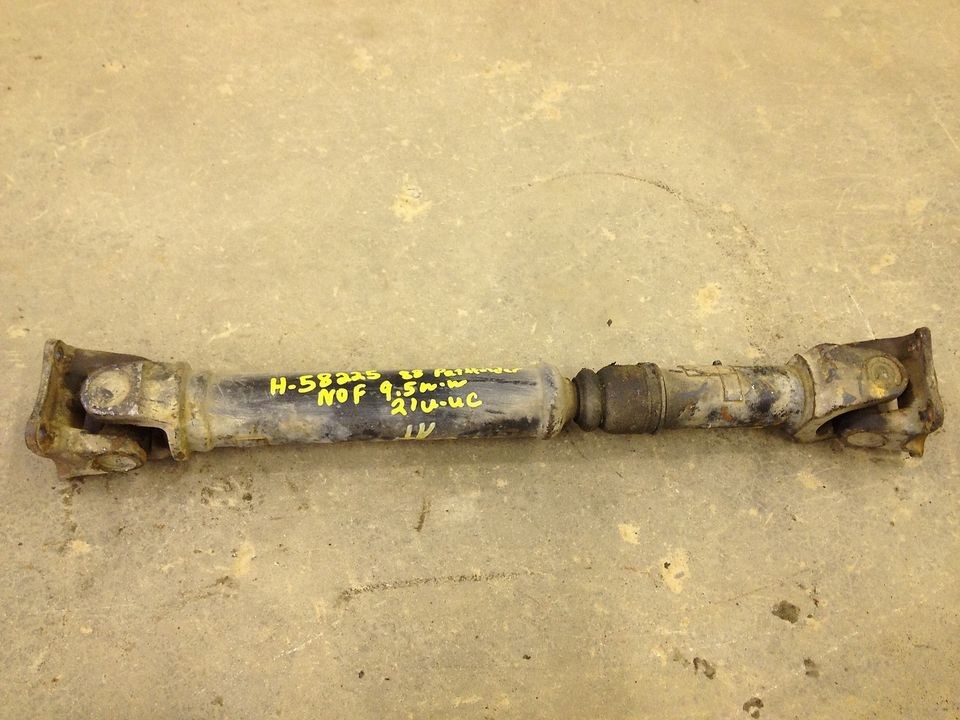 1988 Nissan Pathfinder Front Drive Shaft 21 U U Joint 3720032G00 