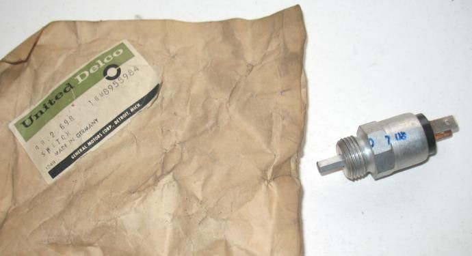 NOS 1971 1972 CHEVROLET VEGA VEGA GT 4 SPD TRANS BACK UP LAMP SWITCH 