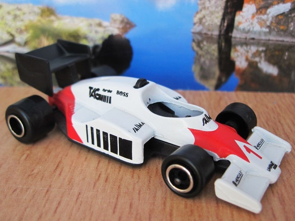 mclaren f1 model car