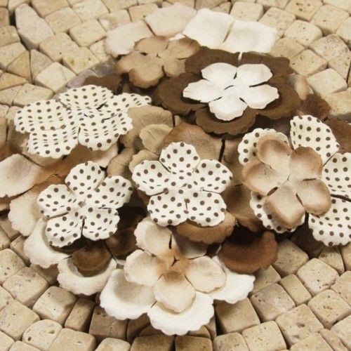 PRIMA E LINE PAPER FLOWERS   BROWN   24 PIECES 300869