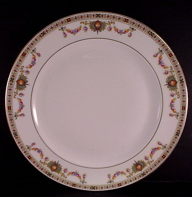 Hutschenreuthe​r Diamond Border w/ Floral Swag 10 1/8 Dia. Dinner 