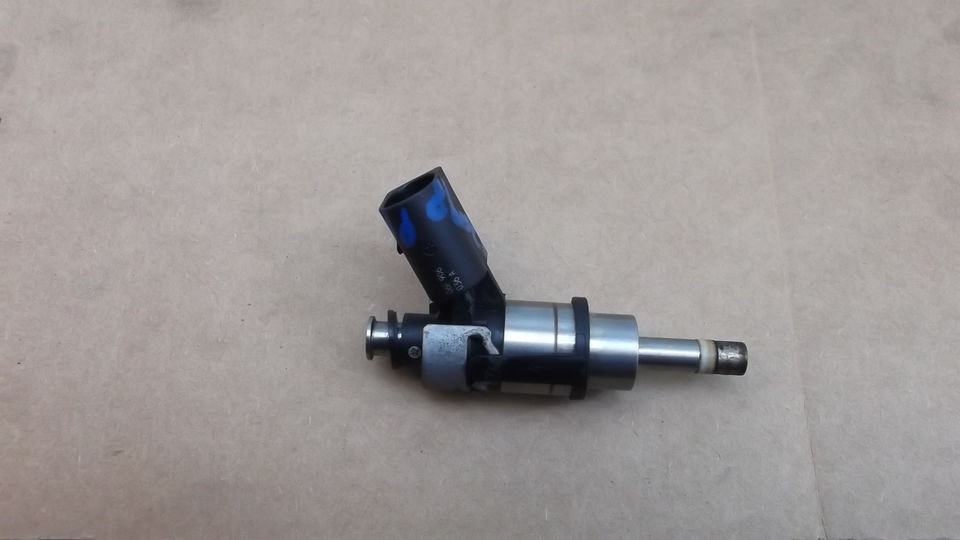 AUDI VW 2.0 FUEL INJECTOR 06F 906 036 A