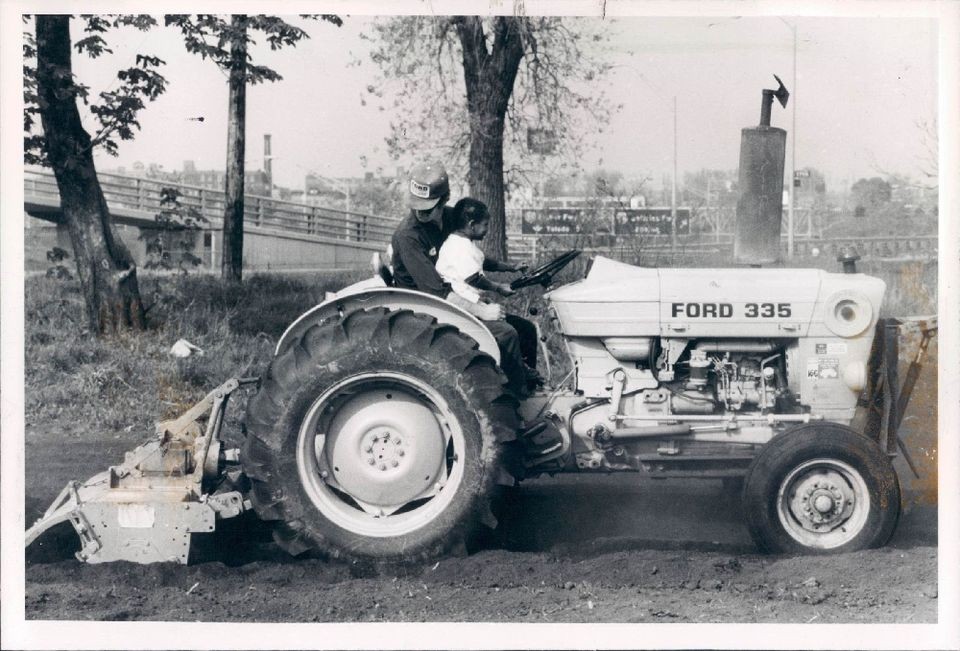 kids ride on tractor in Outdoor Toys & Structures