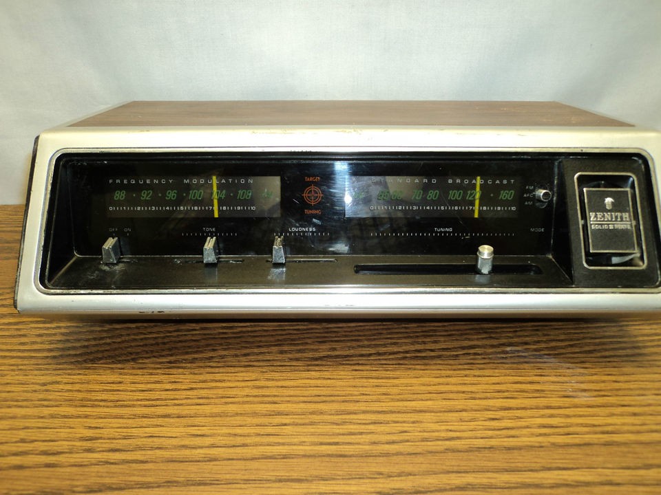   Zenith AM FM Solid State Table Top Radio Sounds Great Headphone jack