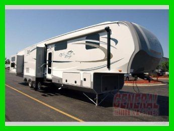   2013 OPEN RANGE RV 427BHS FIFTH WHEEL BUNKHOUSE MODEL REAR BUNK ROOM