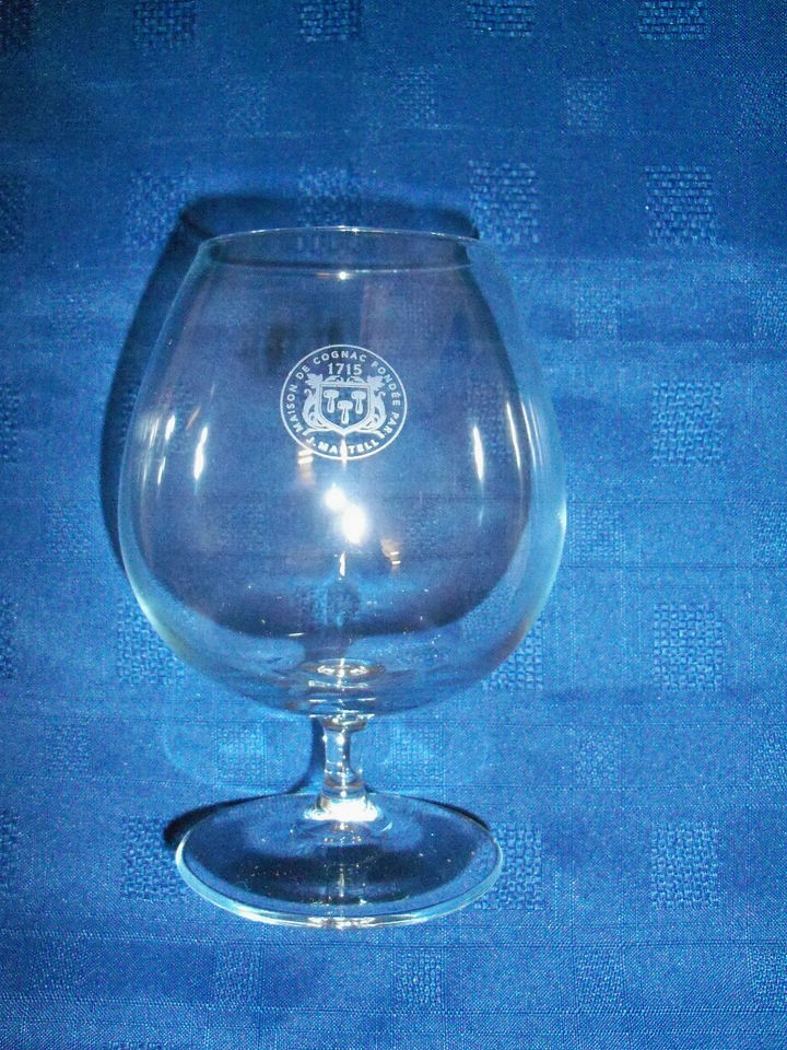 SUPERB ETCHED MARTELL LARGE COGNAC/BRANDY GLASS (NEW)