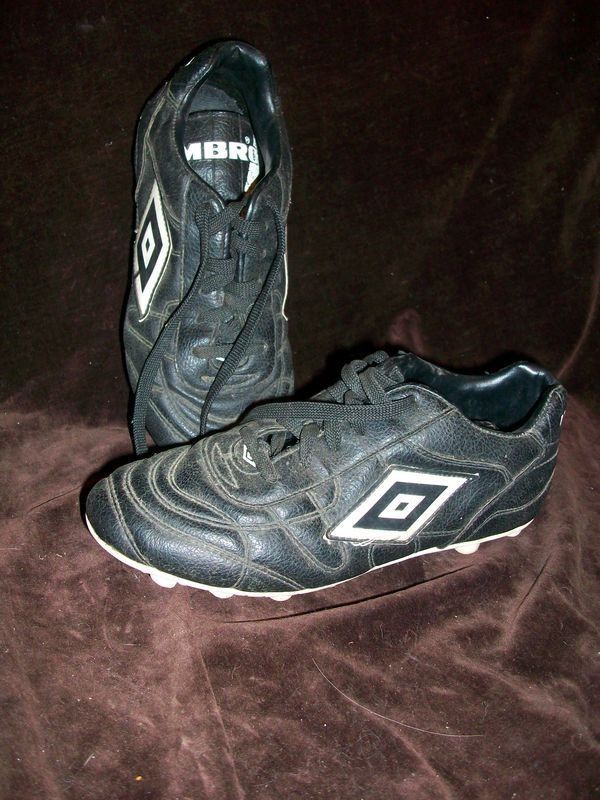 UMBRO YOUTH SIZE 6 FOOTBALL BASEBALL SOCCER CLEATS