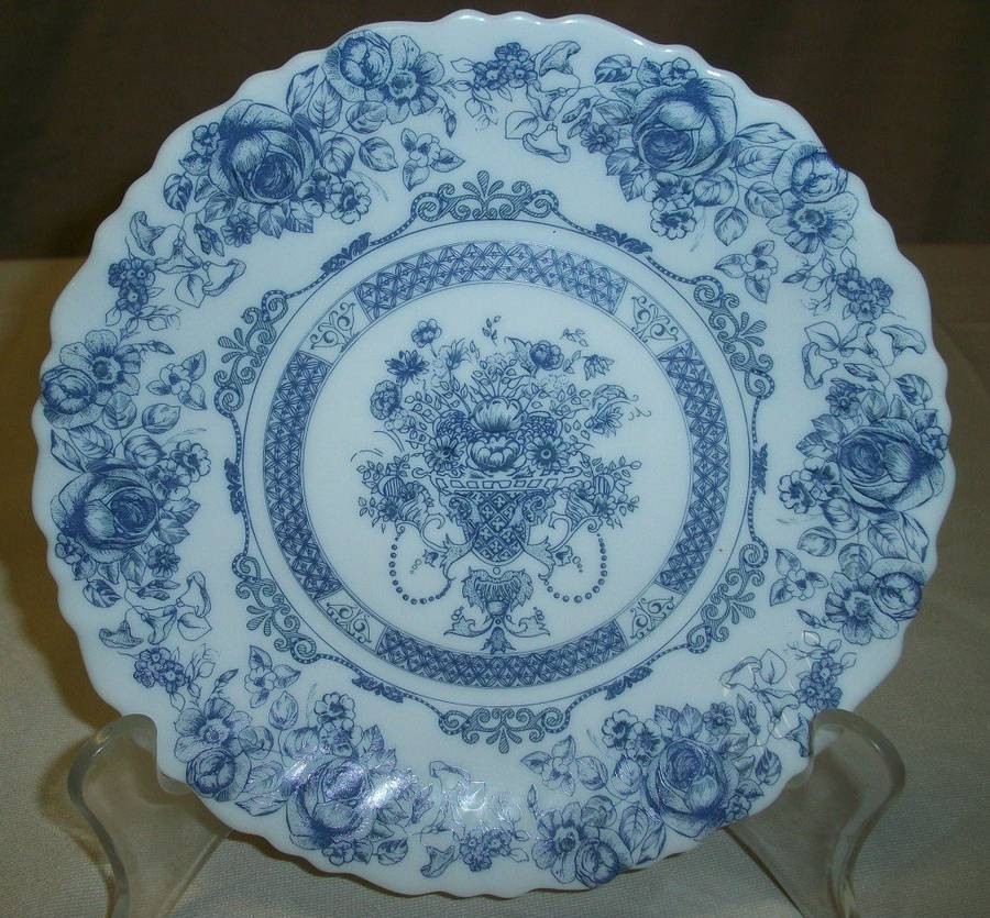 Arcopal France Honorine Pattern Blue & White Floral 7 1/2 Salad Plate 