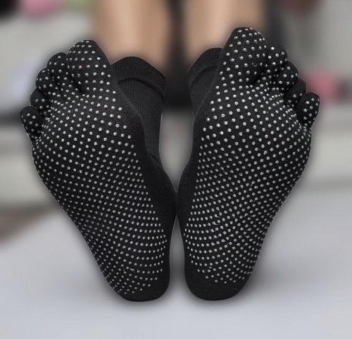   New Yoga Sports KARATE NON SLIP GYM Massage Five Fingers Toe Socks Hot