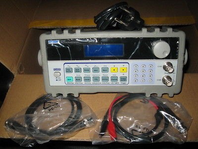 DDS Sweep Function Waveform Signal Generator 5MHz 110 220V 2Channels 