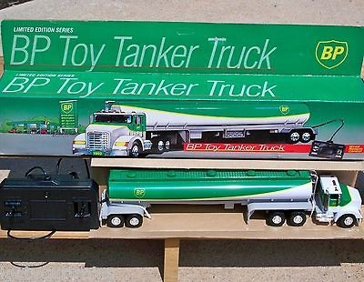 1992 BP Gas & Oil REMOTE CONTROL TANKER Tractor Truck #2 RC MINT IN 