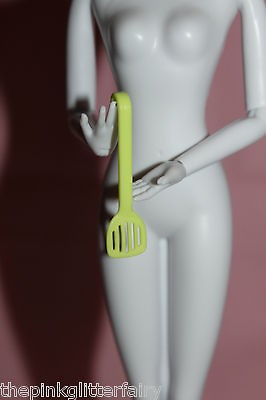 Barbie DOLL green kitchen ware retro mod faux food display spatula ~ # 