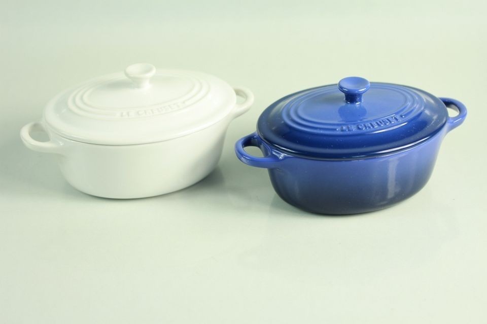 LE CREUSET BRAND NEW STONEWARE MINI OVAL COCOTTE WHITE COBALT BLUE 