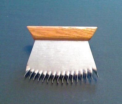 NEW  Instrument Scallop for Waxing   Bee   Beekeeping Equipment