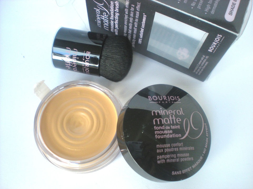 BOURJOIS mineral matte mousse foundation with brush choose colour