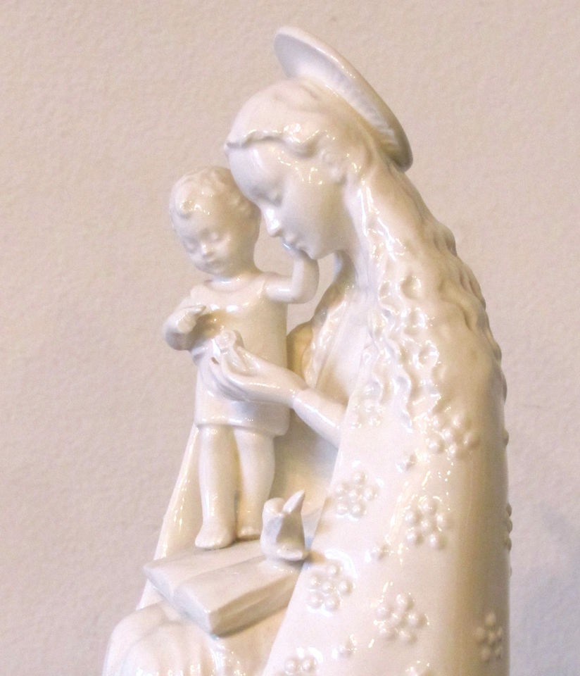 hummel flower madonna in Figurines