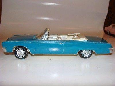 24 1/25 Plastic Model Car Kit BUILT 1966 Chrylser