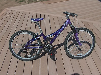 trek mt220 in Kids Bikes