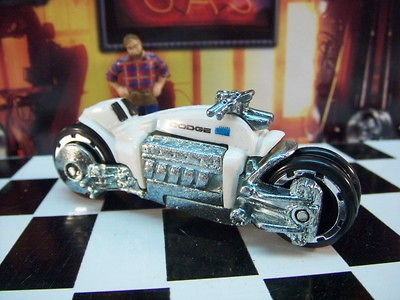 06 HOT WHEELS WHITE DODGE TOMAHAWK BIKE LOOSE 164 SCALE