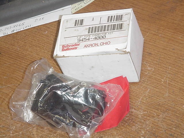 SCHRADER BELLOWS 9454 4000 1/2 PIPE CONNECTOR VALVE NEW