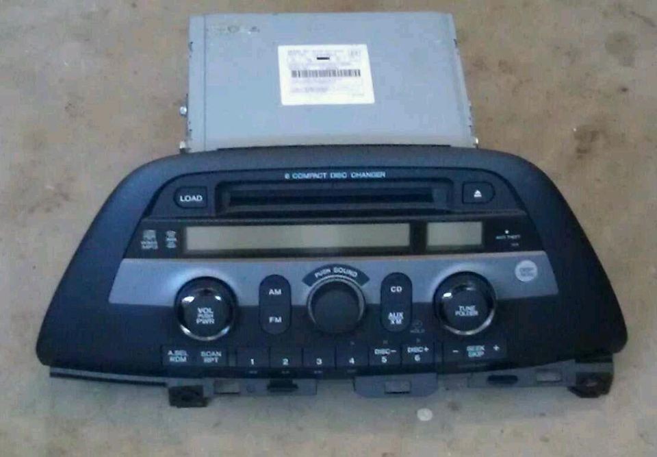 2005 2010 Honda Odyssey 6 Disc CD changer Radio