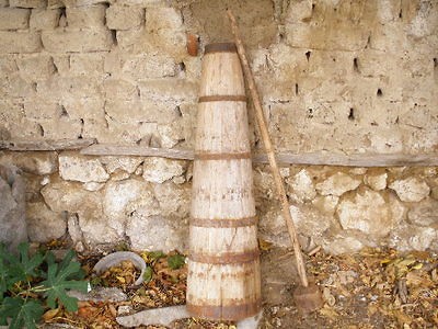 Finding in an old house   in 1900, the old wooden device churning 