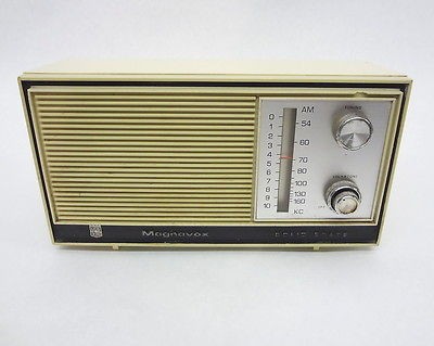   WORKING VTG 60s MAGNOVOX IVORY TABLE RADIO MID CENTURY MODERN DECOR