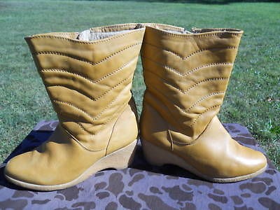 vintage moon boots in Clothing, 