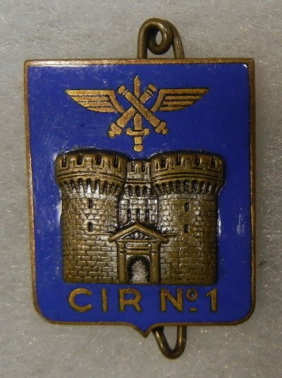 CIR   VINTAGE FRENCH MILITARY INSIGNIA BADGE DI