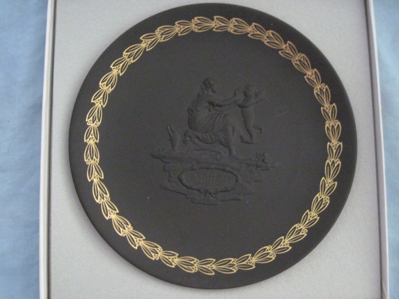 1971 Wedgwood MOTHERS DAY PLATE Black Basalt