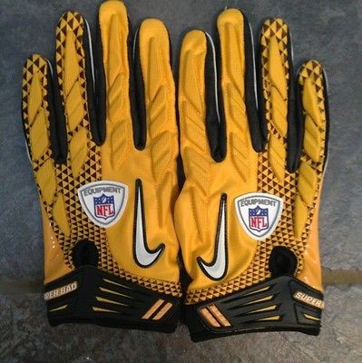 nike football gloves in Football