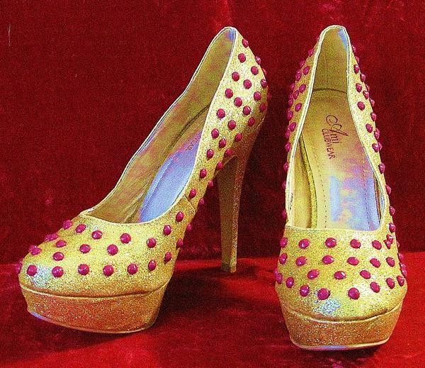 NWOB AMI CLUBWEAR SPARKLEY GOLD PLATFORM HEELS WITH PINK DOTS/5.5 INCH 