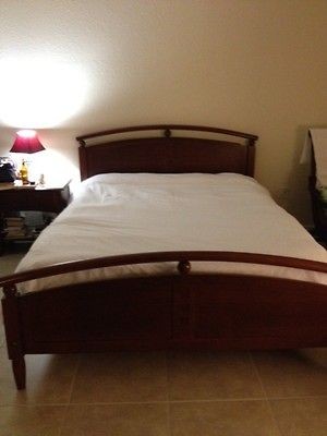 Queen bed set Ethan Allen 4 piece set includes bed w/headboard 