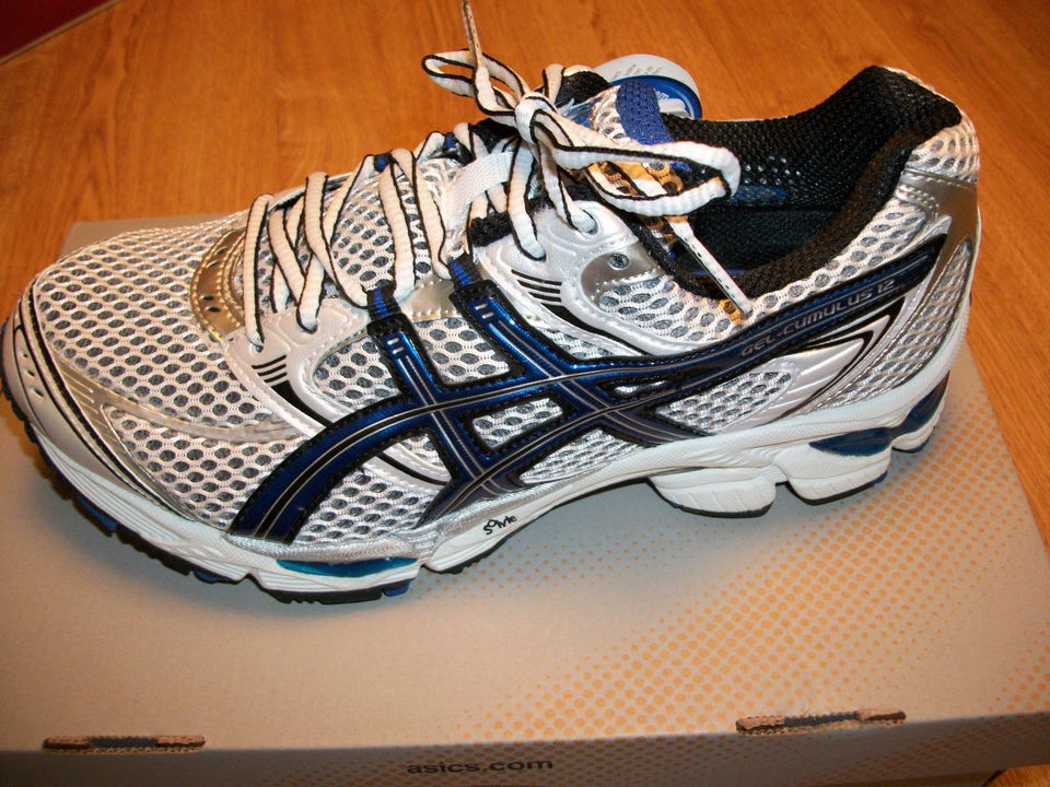 ASICS MENS GEL CUMULUS 4E WIDE RUNNING SHOE. MULTIPLE SIZES NEW IN 