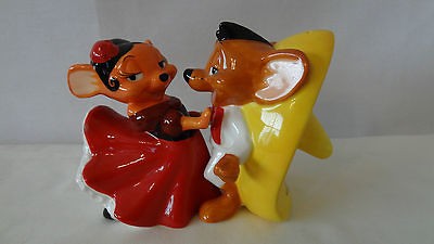   BROS. 2000 SPEEDY GONZALES AND CARMELA SALT &PEPPER SHAKERS #E624