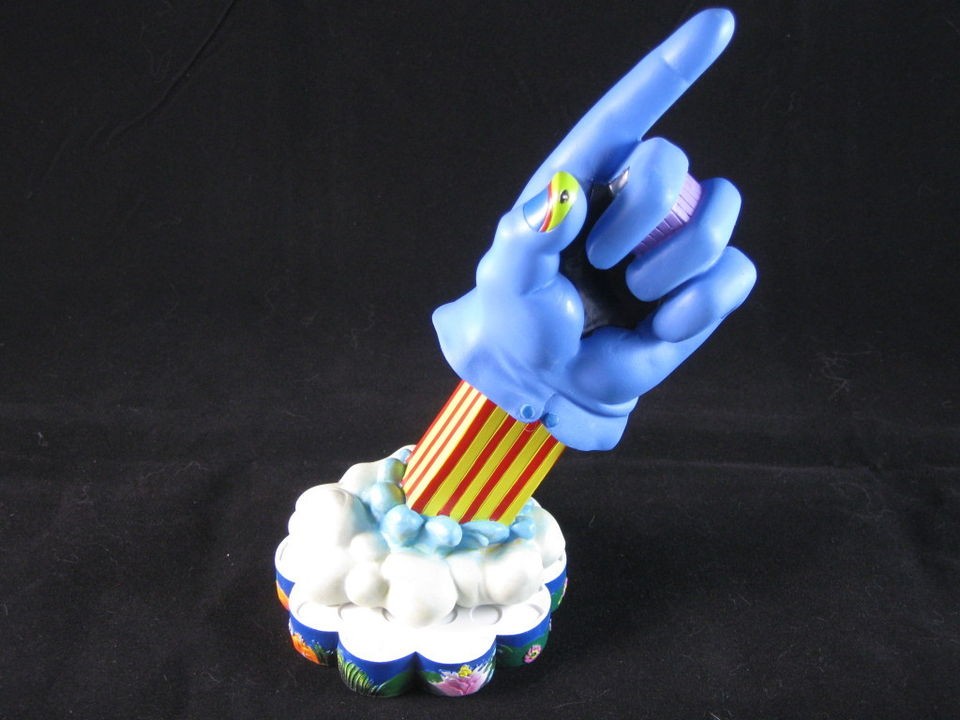 The Beatles Yellow Submarine Glove Shakems Premium Motion Statue 