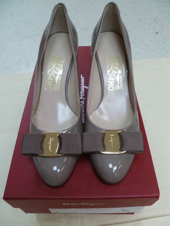 NIB Salvatore Ferragamo Carla 7cm Heel Gray Patent Pumps Vara Bow