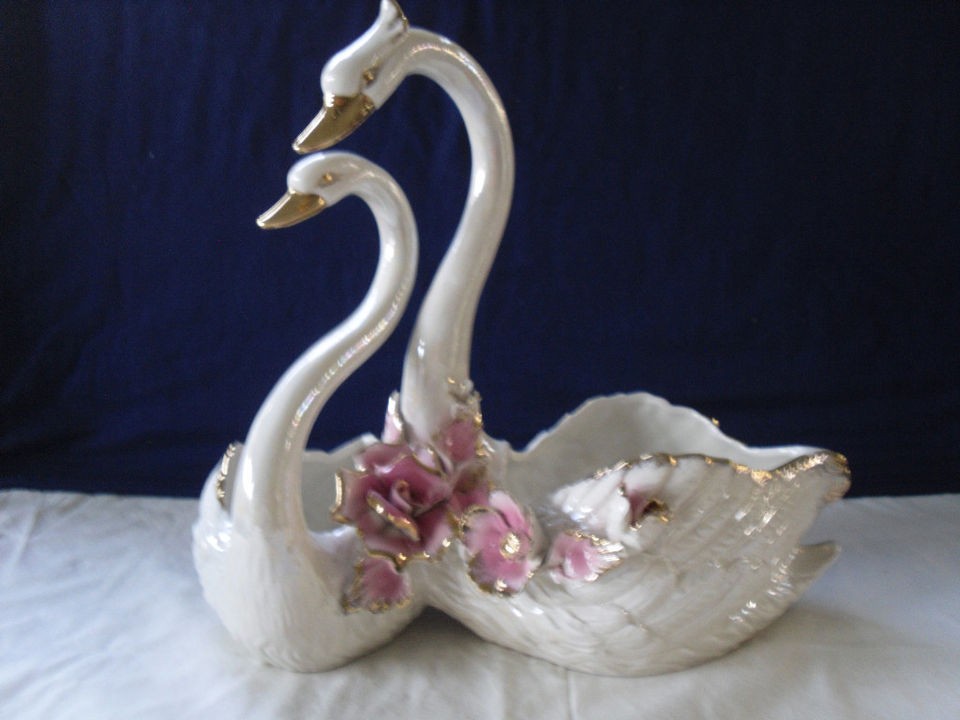 CAPODIMONTE PORCELAIN DOUBLE SWAN PLANTER VERY NICE