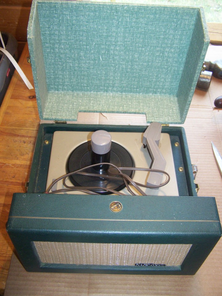 VINTAGE RCA 45RPM RECORD PLAYER RCA VICTOR 6 EY 35 45 WATTS VERY NICE 